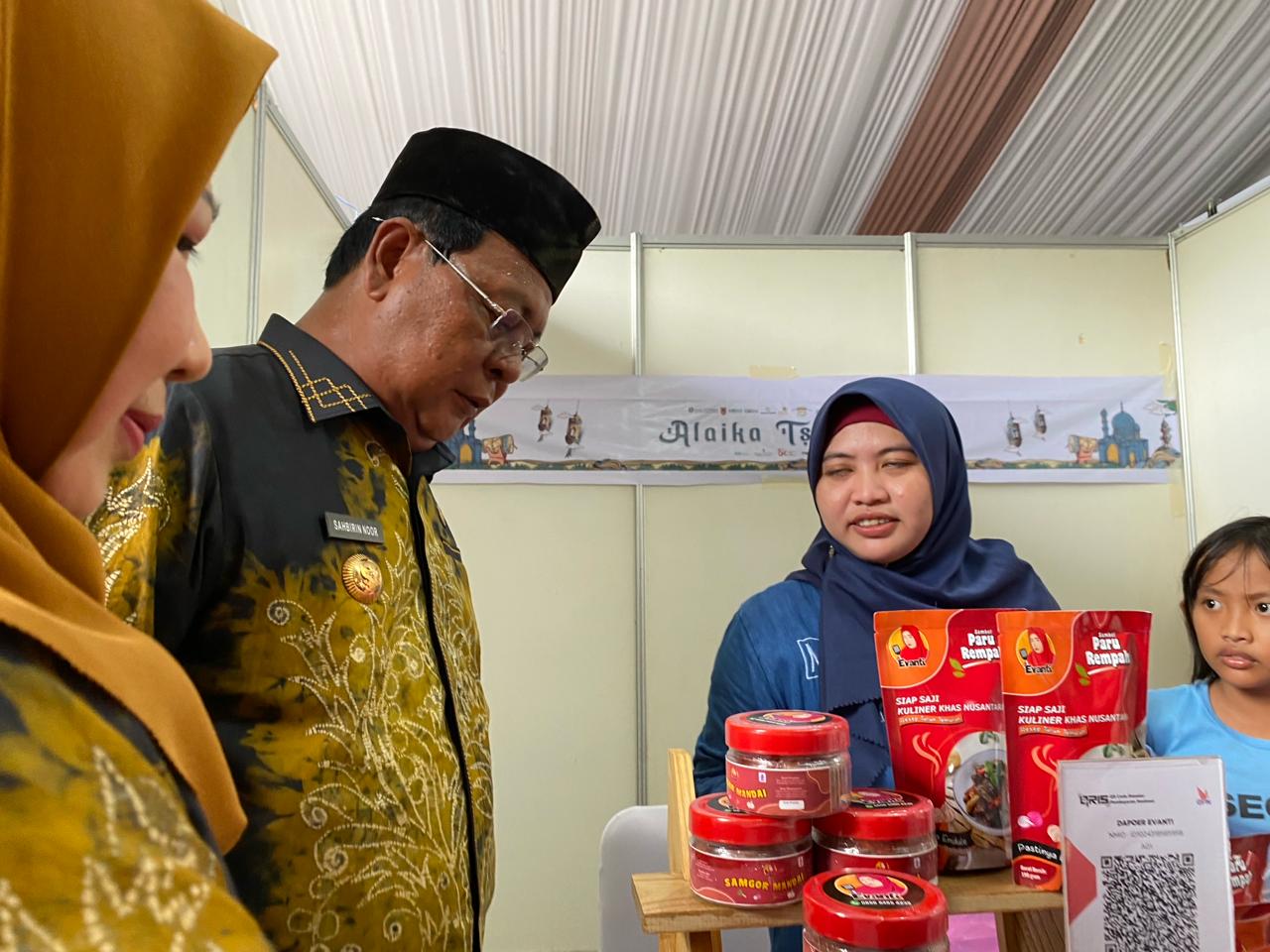 Masyarakat Serbu Harga Murah di Pasar Raya Yang Dibuka Paman Birin