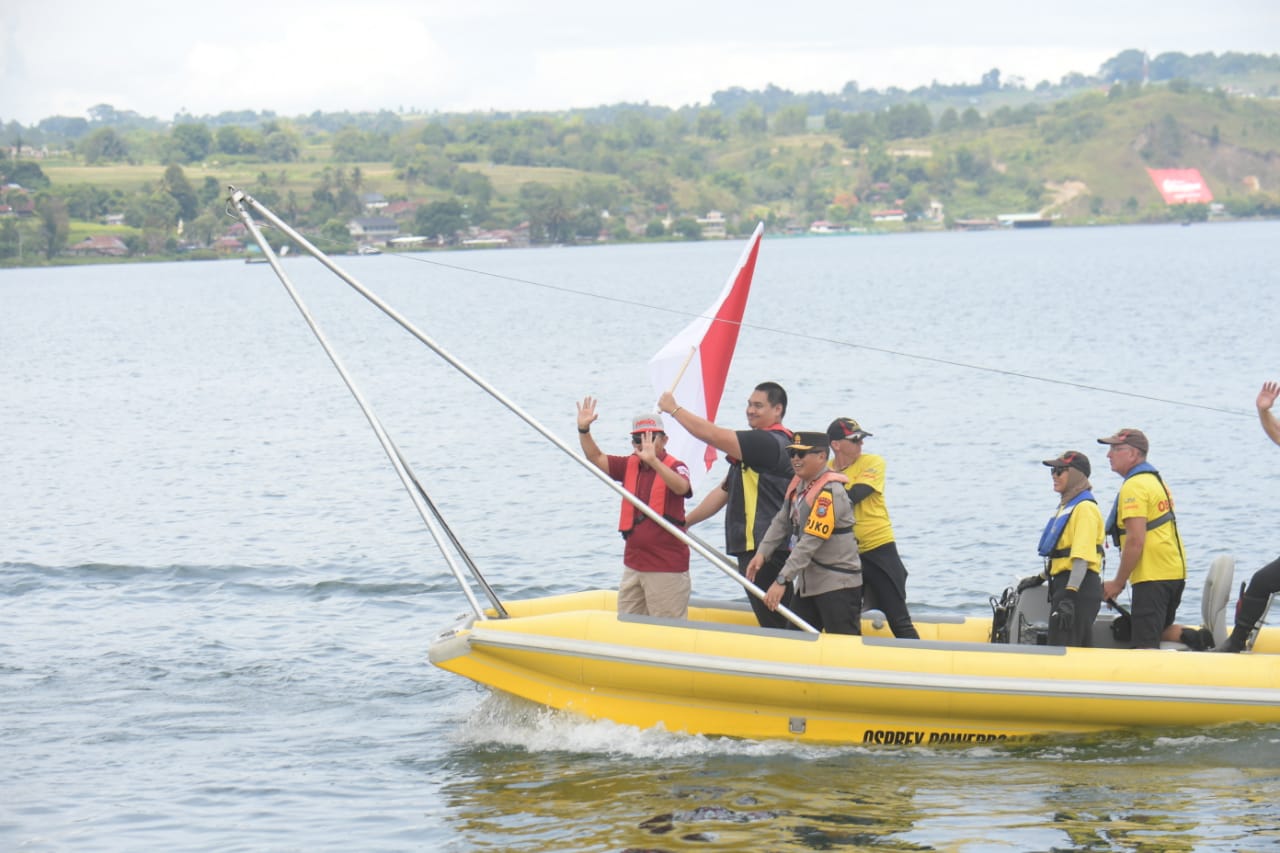 Naik Kapal Boat, Menpora Pimpin Parade Peserta F1 Powerboat 2024