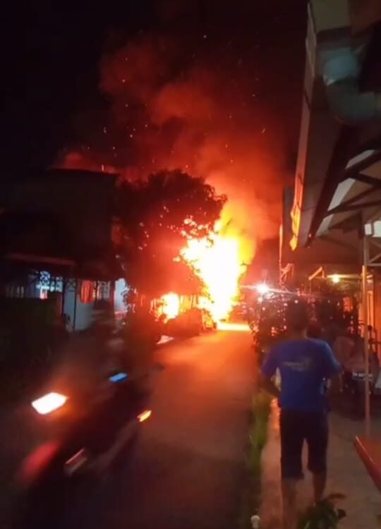 Kebakaran membara di Komplek Herlina Perkasa Sungai Andai, Satu Rumah Hangus