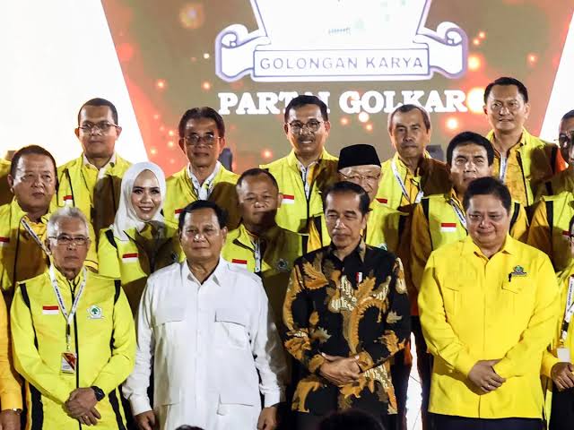 Orang Paling Dekat Jokowi Atau Prabowo Diprediksi Jadi Ketum Golkar