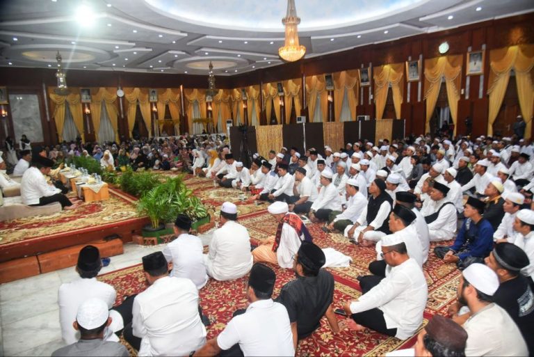 Masyarakat Antusias Dengarkan Ceramah Gus Miftah di Mahligai Pancasila