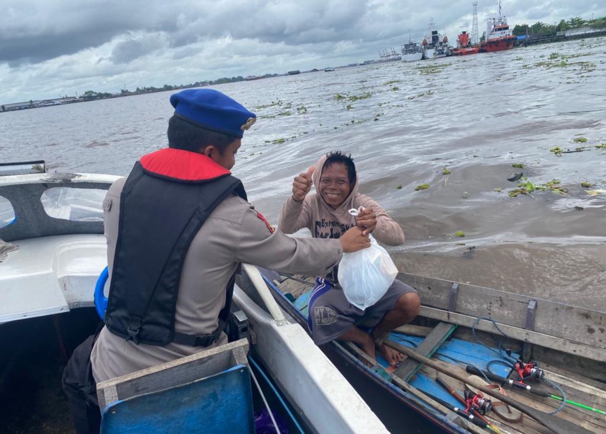 Gaung Konsistensi Jumat Curhat : Polresta Tebar Kebahagiaan Jumat Berkah