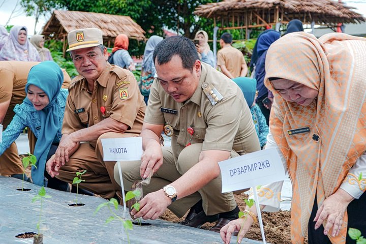 Keberhasilan Program Urban Farming, Aditya Resmikan Kampung Banturanku Citra Lestari