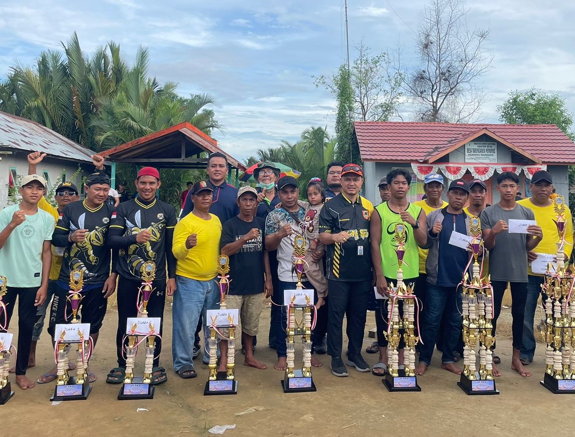 Lomba Jukung Tradisional Piala Paman Birin 2024, Dijuarai Grup Ridho Ilahi