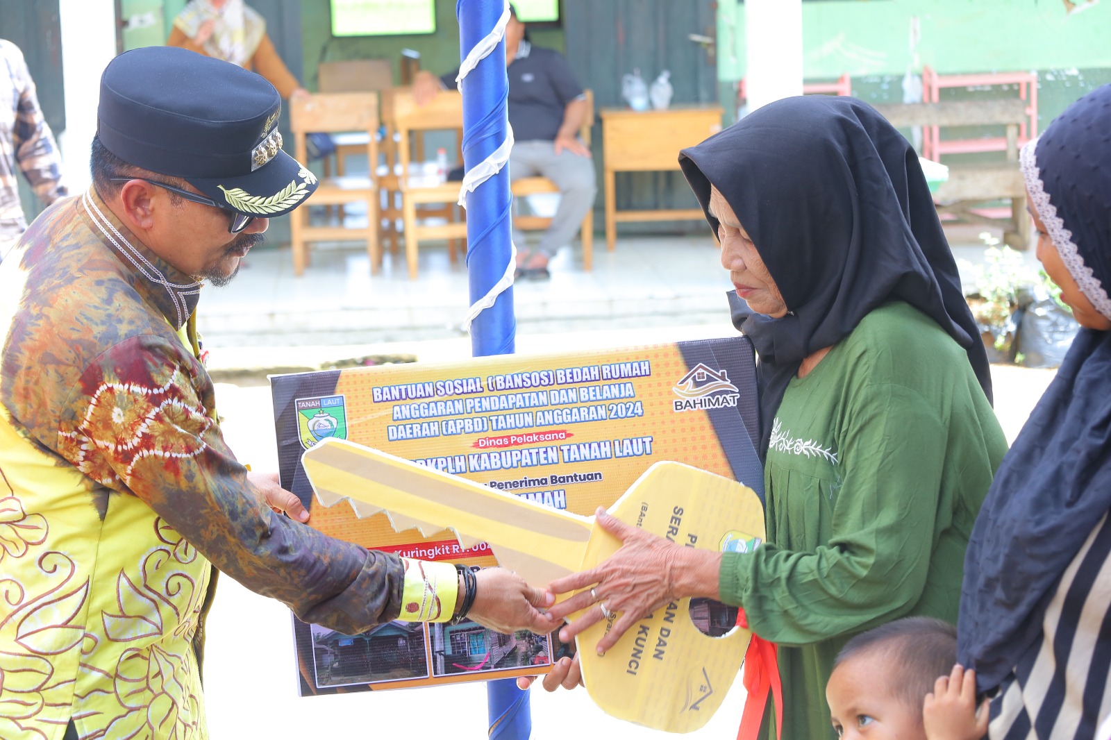 Bantuan Program Bahimat: Harapan Baru Bagi Warga RTLH di Desa Kuringkit