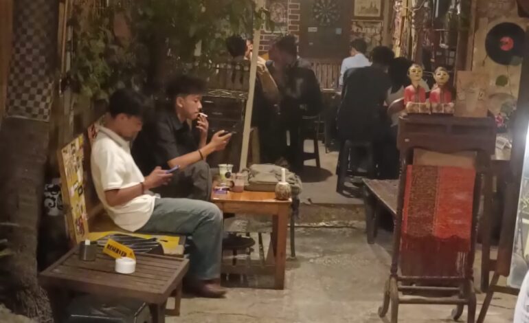Kampoeng Gallery, Kafe Bernuansa 80 an di Tengah Pasar Loak Kebayoran