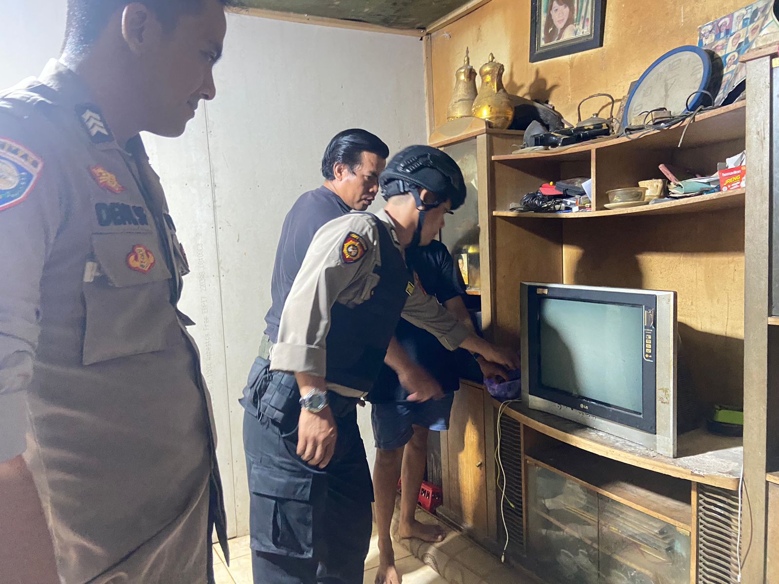Polisi Gerebek Warga Penjual Miras di Pulau Laut Utara