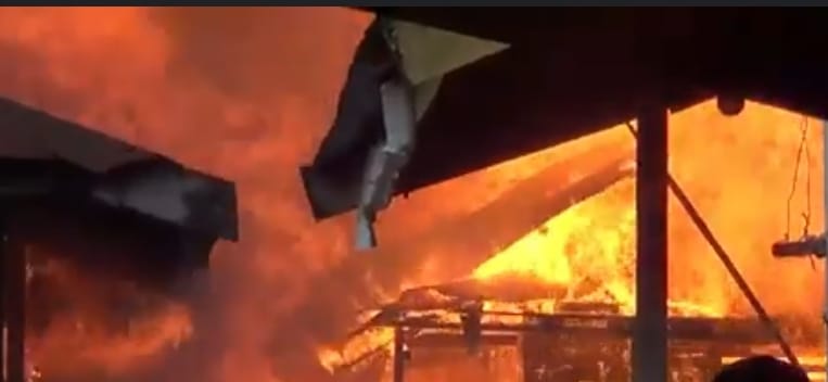 Kebakaran Hebat di Palangkaraya,Puluhan Rumah Terbakar