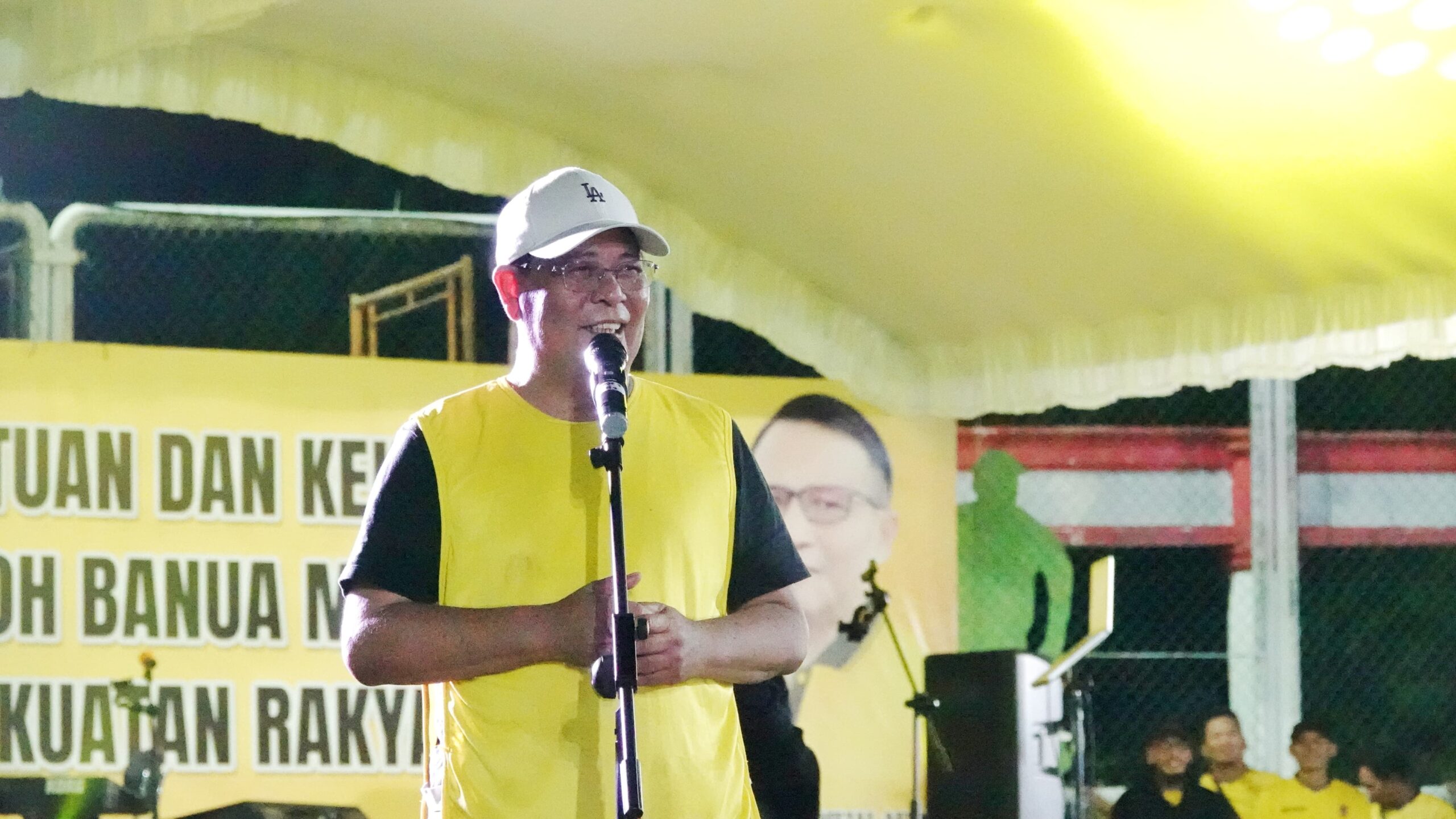 Paman Birin Cetak 4 Gol Saat Eksebisi Penutupan Turnamen Sepakbola U-40