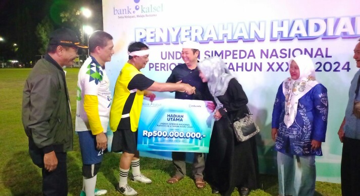 Effendi Nasabah Bank Kalsel Dapat Hadiah 500 Juta Rupiah Undian Simpeda Nasional