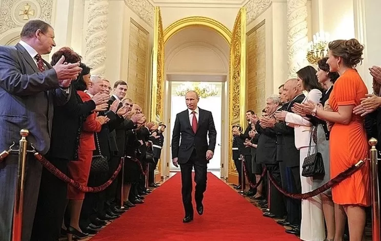 Amerika Serikat dan sebagian besar negara Uni Eropa memboikot upacara pelantikan Vladimir Putin untuk masa jabatan enam tahun baru sebagai presiden Rusia