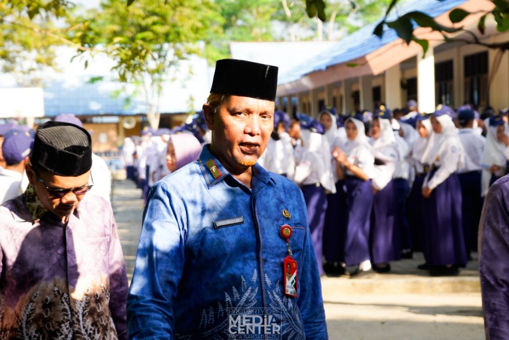 Said Abdullah himbau penggunaan teknologi di SMPN 11 Banjarbaru