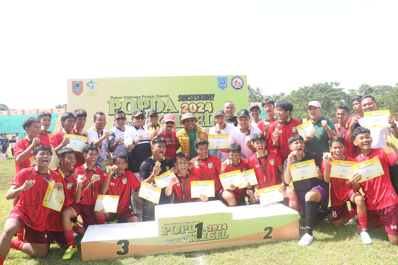 Tim Sepak Bola Pelajar Kabupaten Tanah Laut Raih Emas di Popda