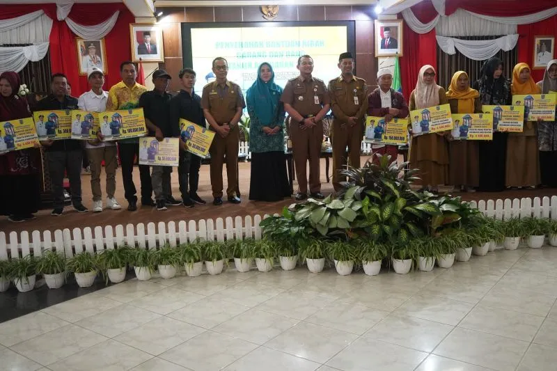 Pemkab HSS Salurkan Hibah dan Barang Untuk PAUD