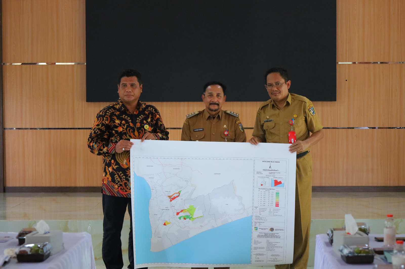 Bapenda dan Kantor Pertanahan Tala Serah Terima Peta Zona Nilai Tanah