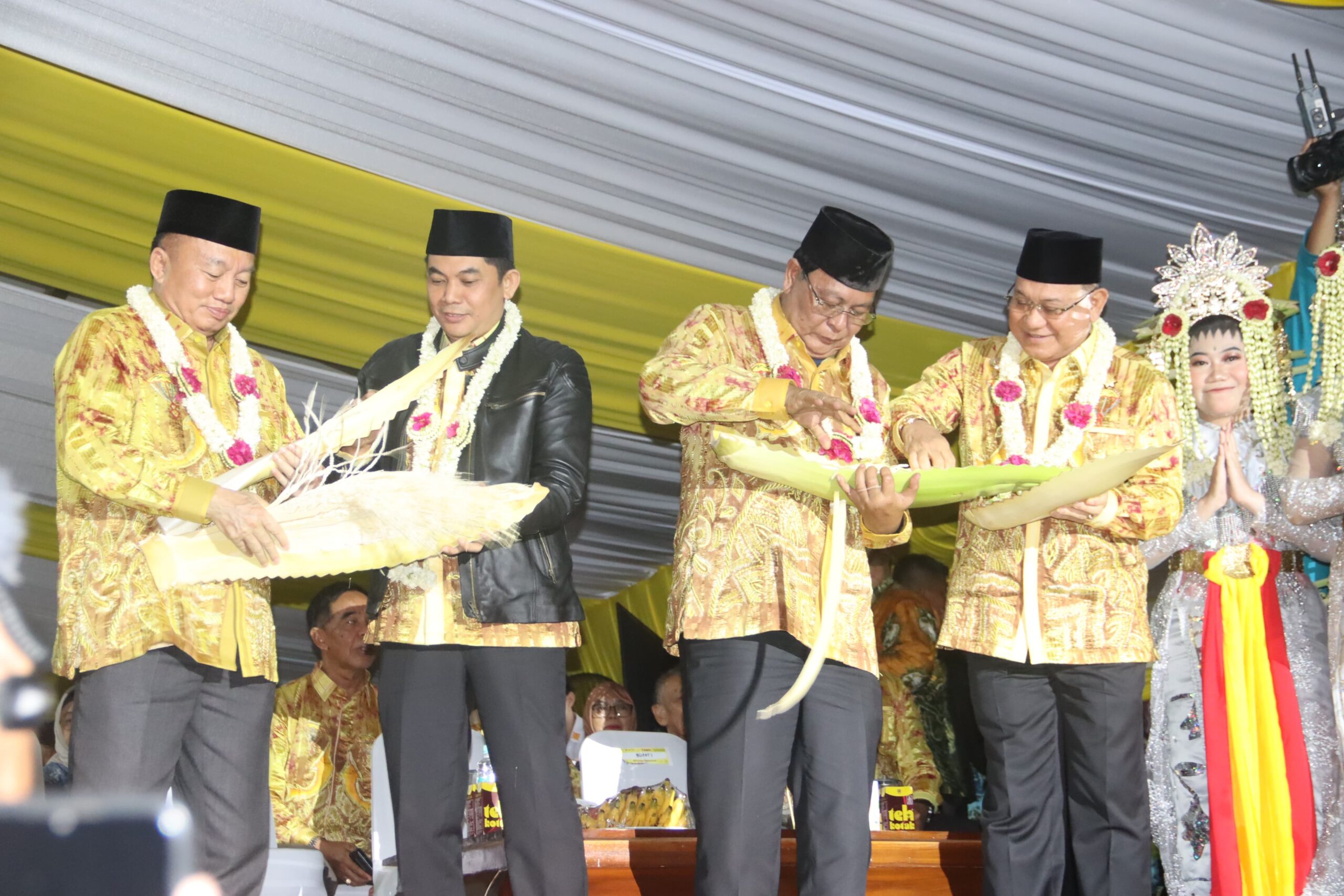 Kemeriahan Puncak HUT Ke-74 Kabupaten Kotabaru di Siring Laut