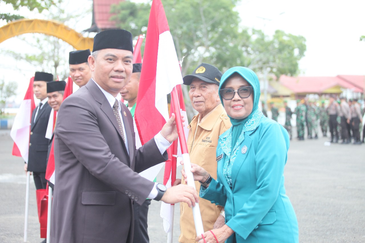 BARITO KUALA LAUNCHING PEMBAGIAN 10 JUTA BENDERA