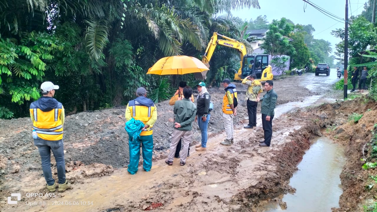 Perbaikan Kerusakan Jalan Akibat Hujan Deras dan Longsor di Kotabaru