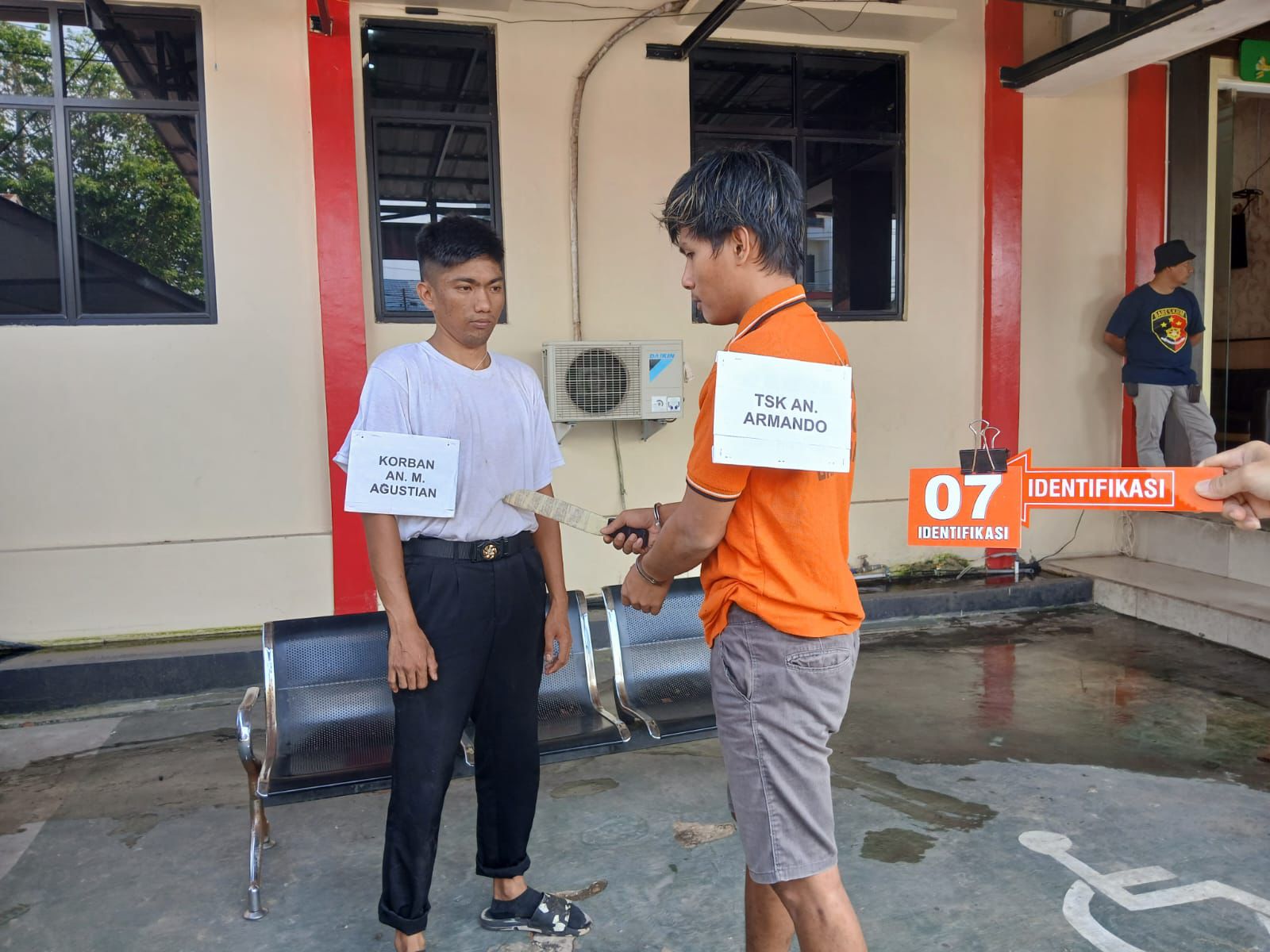 Kasus Penusukan yang Tewaskan Sopir Truk di Belitung Darat Ujung Direkonstruksi ,Pelaku Peragakan 13 Adegan
