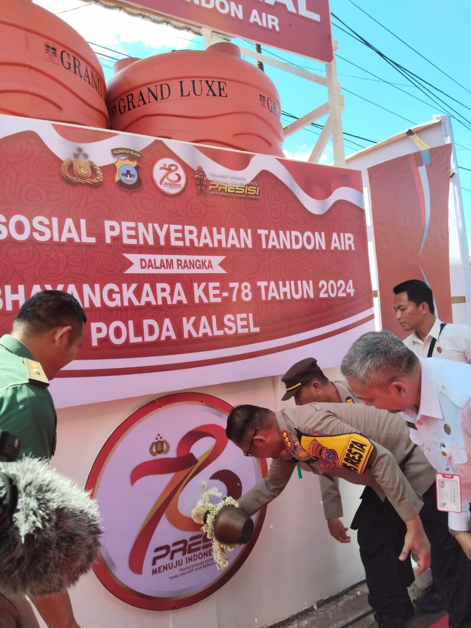 Baksos Polresta Banjarmasin Bantu Tandon ke Warga Basirih