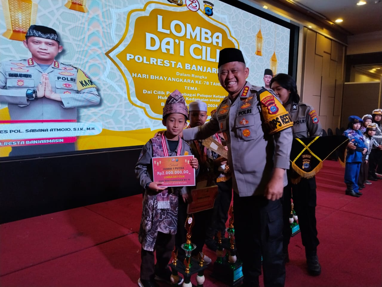 Reiza Ardaffa Hanif dan Nur Rafika Juara 1 Kontes Da’i Cilik Polresta Banjarmasin