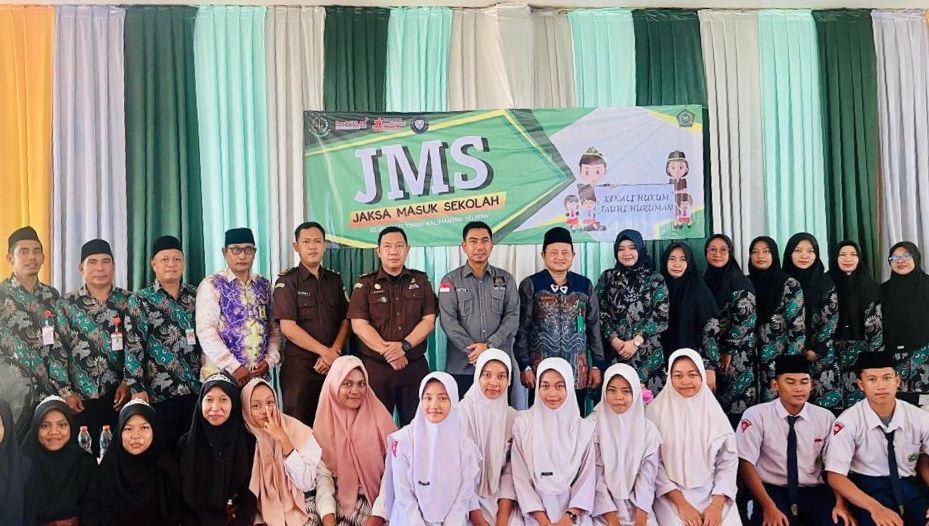 Sambangi MTs Negeri 3 Tanah Laut, Kejati Kalsel Gelar Penyuluhan Hukum Kepada Pelajar