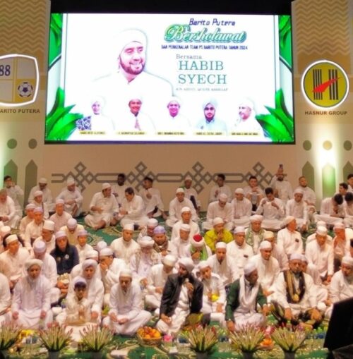 Ribuan Jemaah Membaur di Barito Putera Bersholawat dan Kenalkan Skuadnya