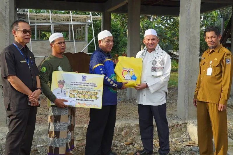Pj Bupati HSS Beri Bantuan Haul ke-3 Guru Kapuh