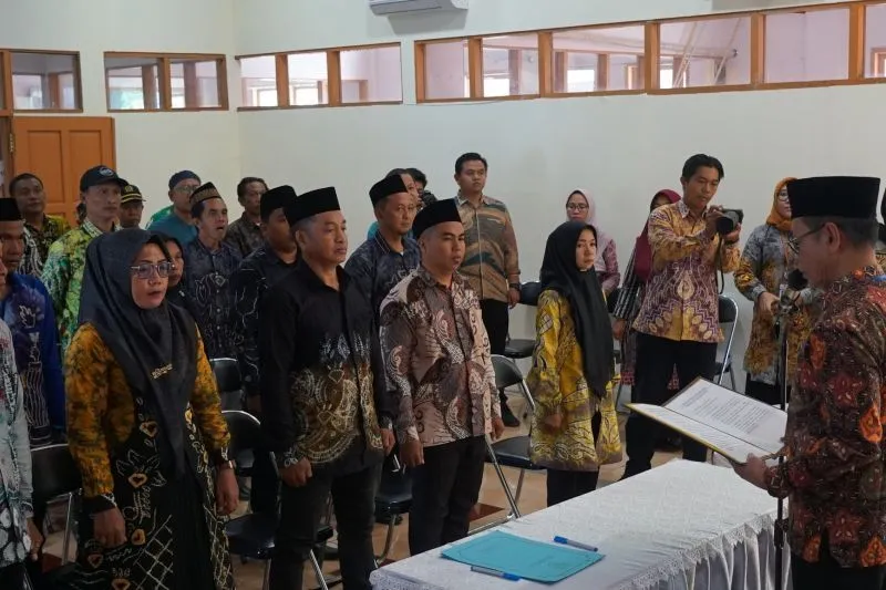Sekda HSS Ambil Sumpah 10 Anggota BPD Pergantian Antar Waktu