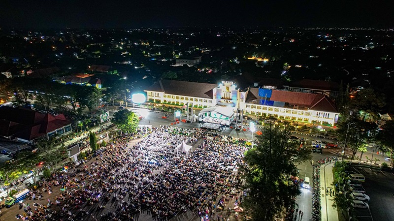 Ribuan Warga Banjarbaru Bersholawat Bersama di Lapangan dr. Murdjani