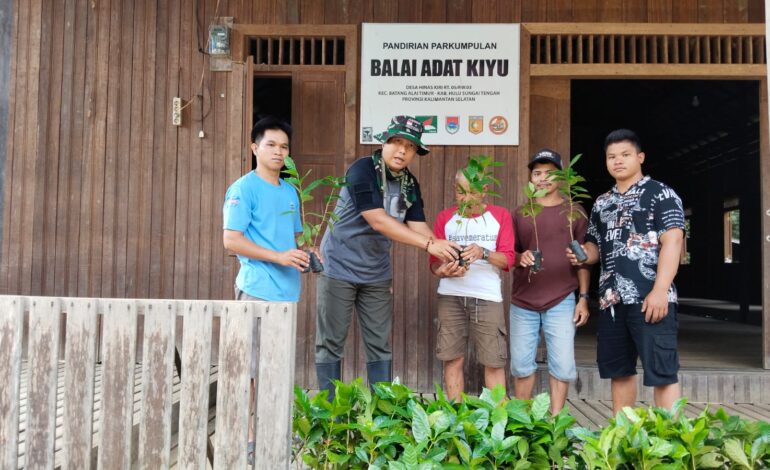 200 Pohon Kopi Ditanam di Pegunungan Meratus Desa Hinas Kiri