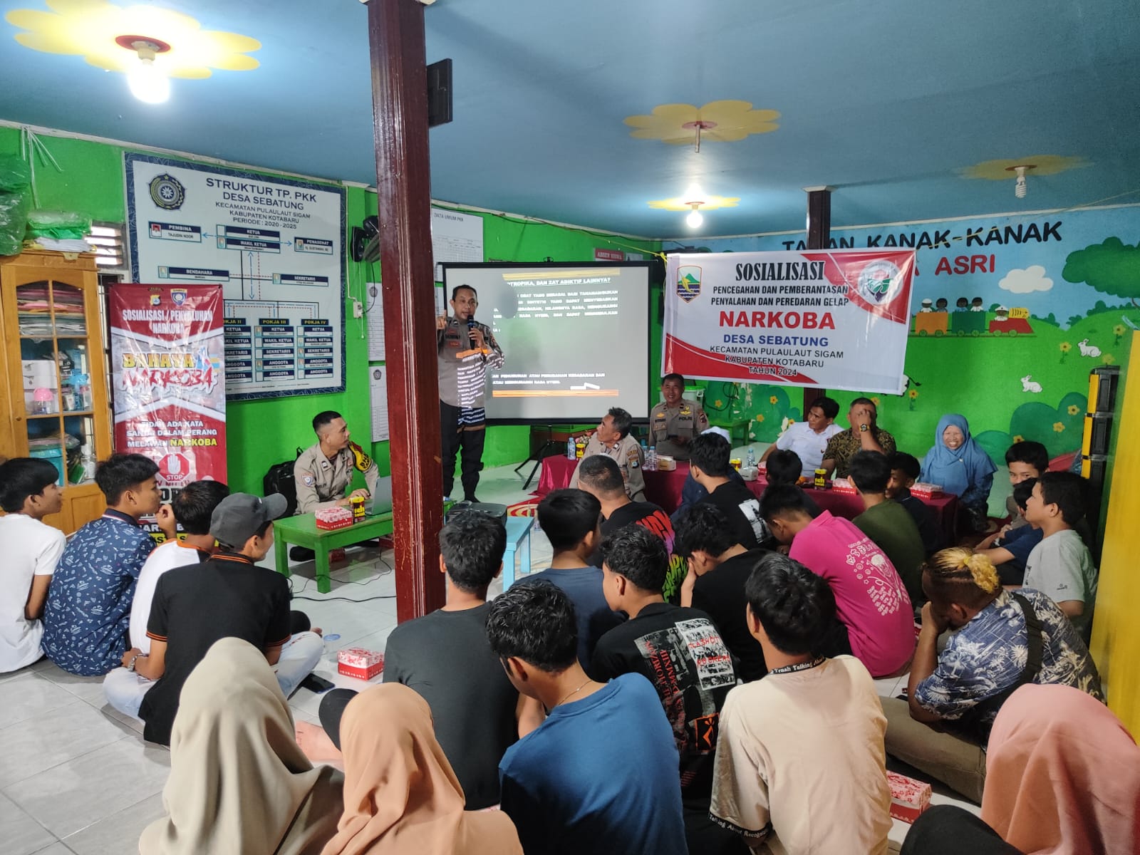 Polisi Cegah Penggunaan Narkoba dan Kenakalan Remaja di Desa Sebatung