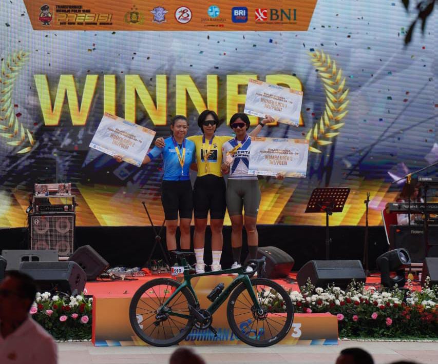 Polwan Polda Kalsel Juara 1 Balap Sepeda HUT Bhayangkara