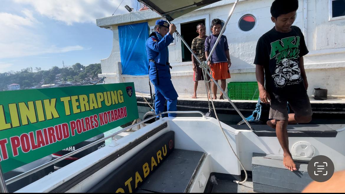 ABK Kapal dan Penduduk Pesisir Manfaatkan Klinik Terapung