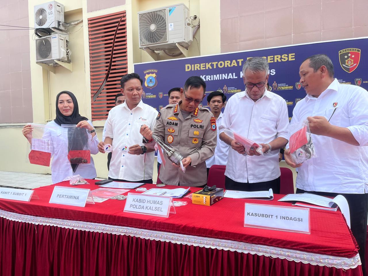 Ditreskrimsus Polda Kalsel Ungkap 9,5 Ton Oli Oplosan Cap Pertamina