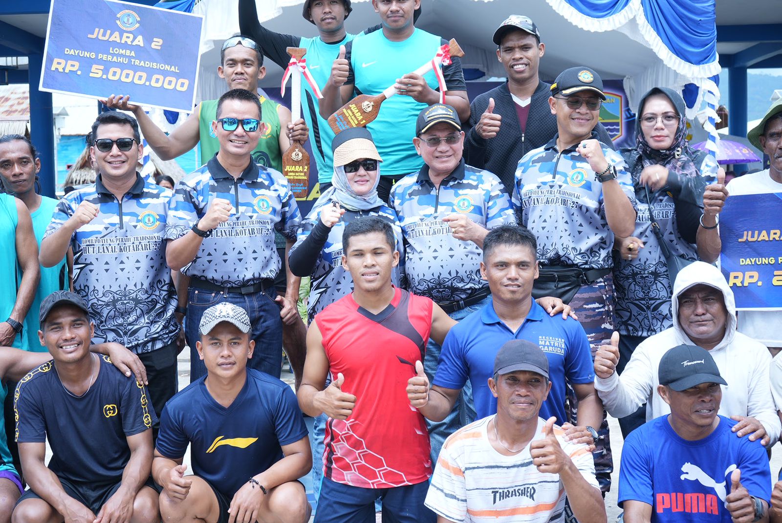 Para Juara Dayung Perahu Tradisional HUT Lanal Kotabaru