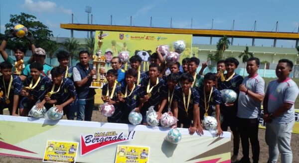 SSB Tuntung Pandang Juara Turnamen Sepakbola Paman Birin Cup U14 2024