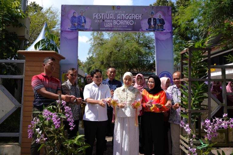 Bupati HST Hadiri Festival Anggrek Parisj Van Borneo 3