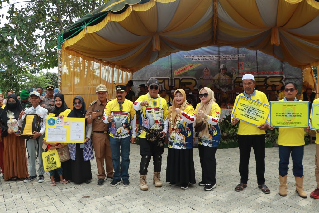 Masyarakat Kurau Antuasias Sambut Turdes Paman Birin dan Acil Odah