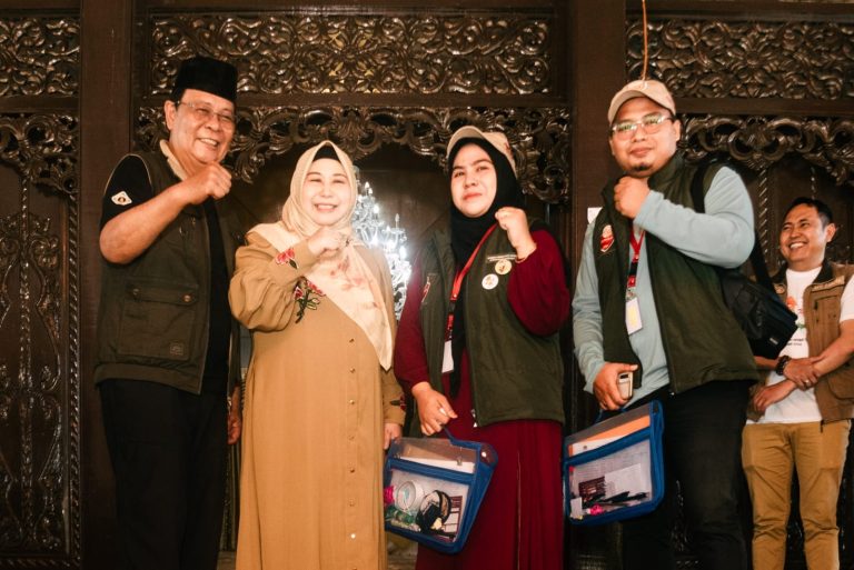Gubernur Kalsel dan Acil Odah Terima Petugas Coklit