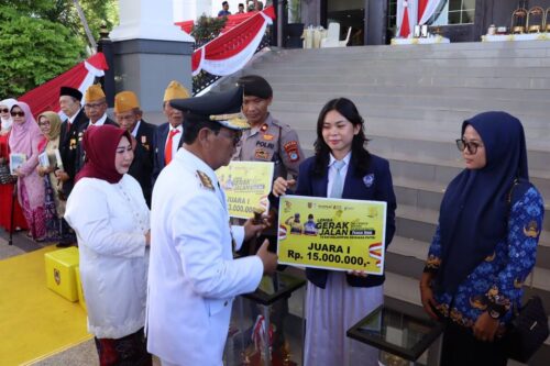 Para Juara Gerak Jalan HUT RI ke 79, Hadiah Diserahkan Gubernur Kalsel