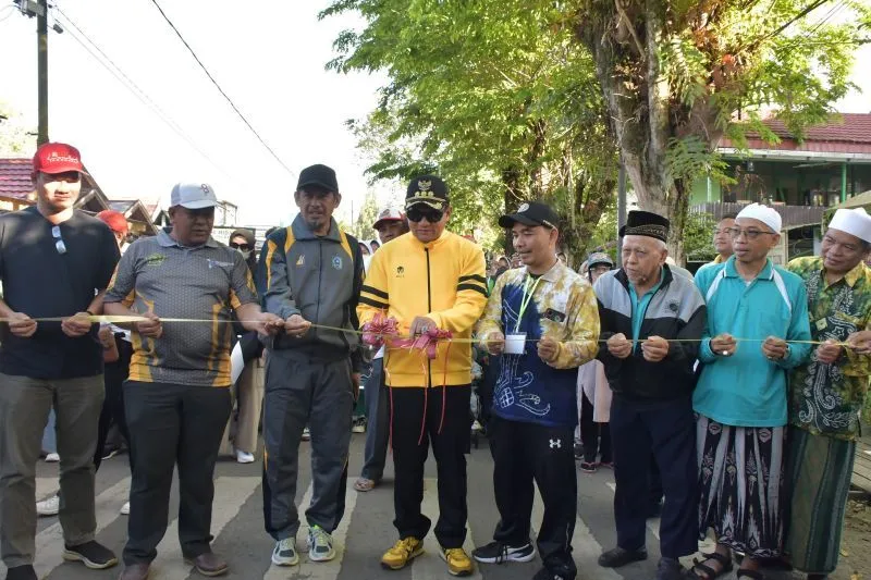 Pj Bupati HSS Lepas Jalan Santai HUT ke-61 MTs/MA Darul Ulum