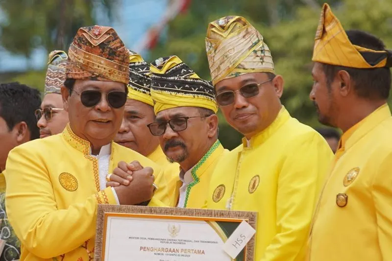 Pemkab HSS Raih Penghargaan saat Puncak HUT ke-74 Kalsel