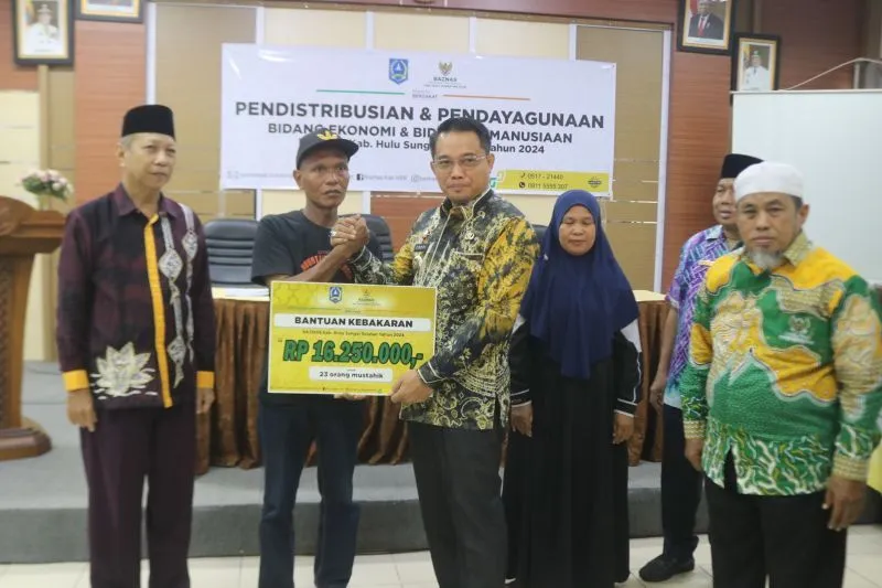 Pj Bupati HSS Serahkan Bantuan ke Baznas Untuk Kemanusiaan