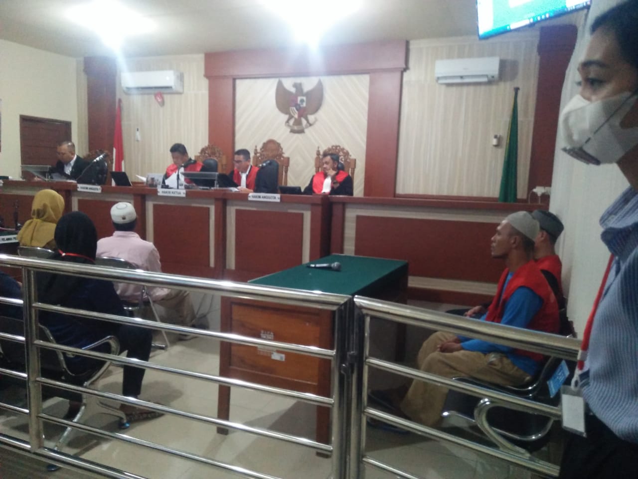 Dua Pemuda Pencuri 17 Laptop SDN Basirih Dituntut 2 Tahun Penjara