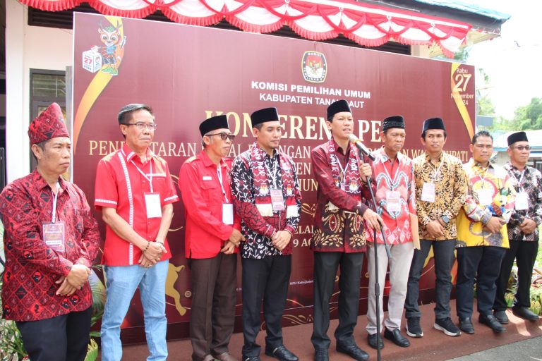 Bambang Alamsyah-Ikhwan Khariri Daftar Ikut Pilbup Tanah Laut