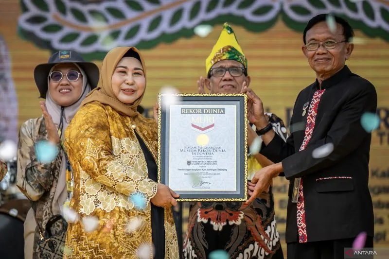 Pj Bupati HSS Apresiasi Rekor MURI Kain Sasirangan