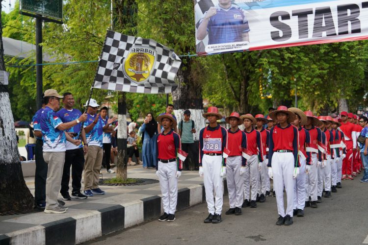 Bupati HST Melepas Lomba Gerak Jalan Beregu Bupati Cup