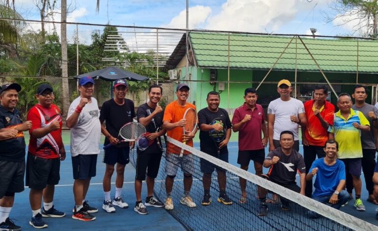 Uji Tanding Tim Tenis SIWO-PWI Kalsel dengan Klub Korba