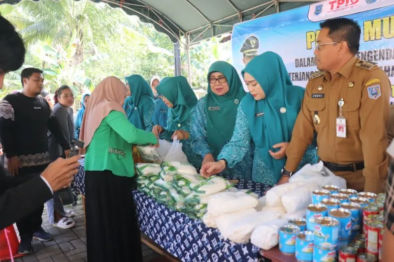 Pj Bupati HSS Borong Bahan Pokok Untuk Dibagikan Gratis di Tawia